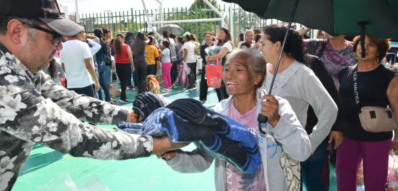 Gobierno de Soledad inicia caravana Arropando Corazones que lleva apoyo diverso a familias vulnerables
