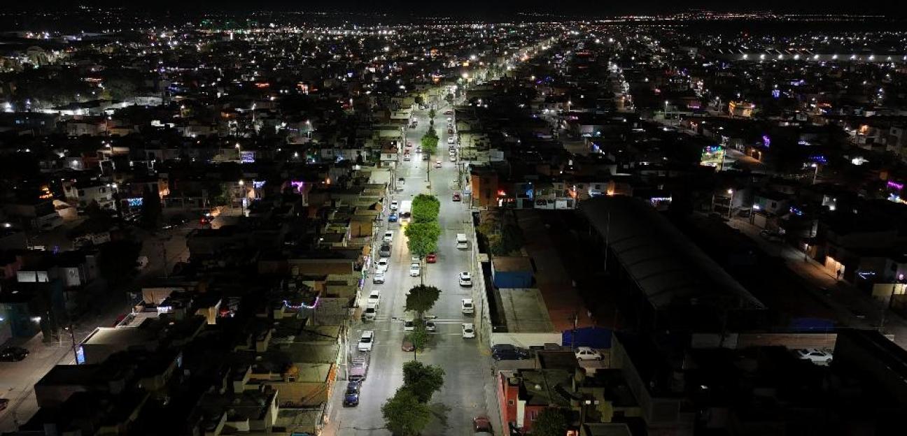 Nuevo alumbrado nos da más seguridad, tranquilidad y orden: vecinos de Valle de Cactus