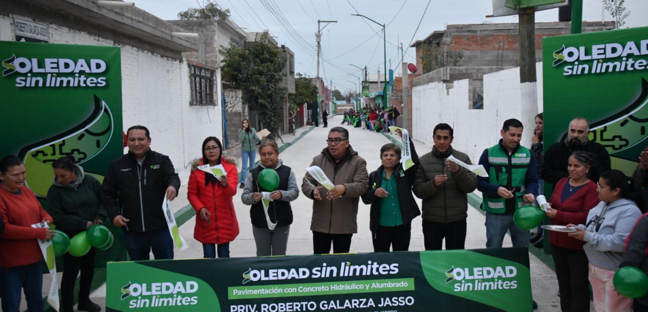 Inaugura alcalde Juan Manuel Navarro pavimentación y alumbrado de Privada Roberto Galarza