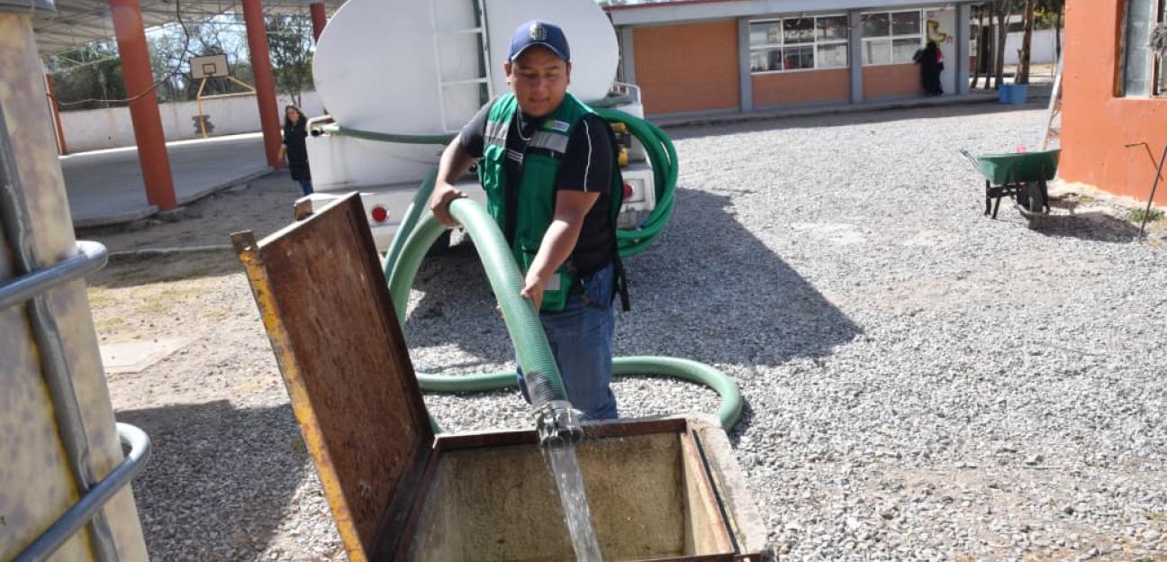 Planteles educativos en Soledad reciben respaldo con agua potable gratuita