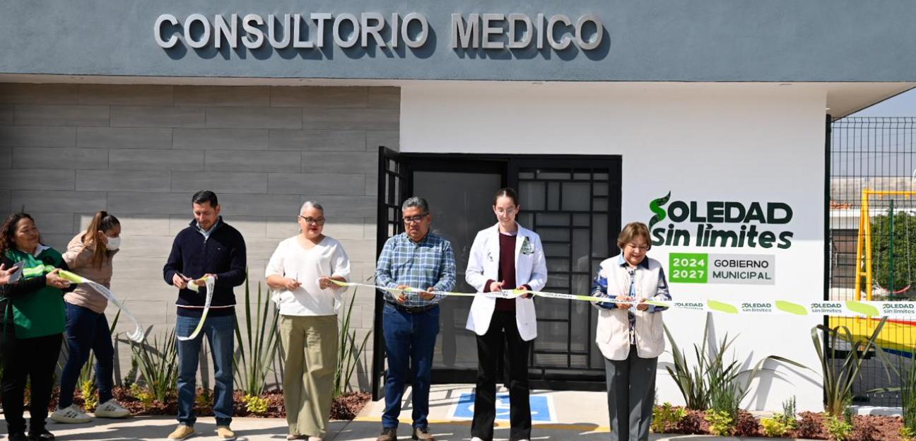 Juan Manuel Navarro acerca agua purificada y atención médica a familias de sector norte de Soledad