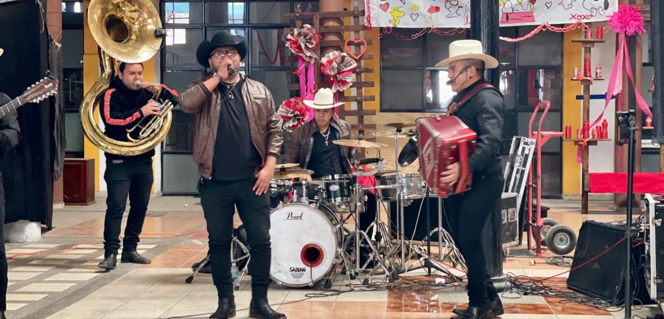 Un ambiente musical rompió la rutina escolar en Soledad este San Valentín