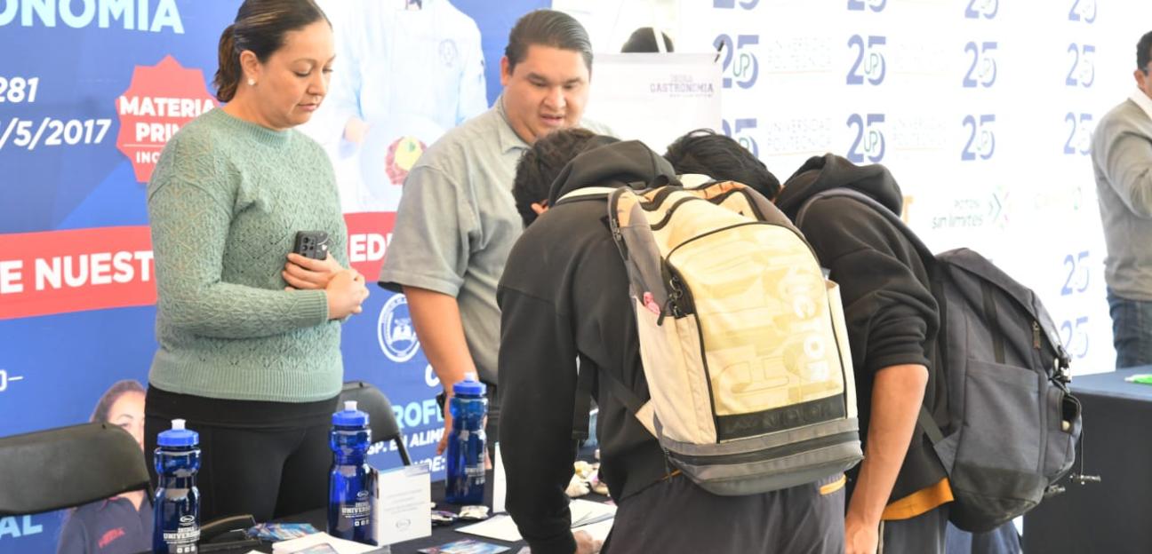Más de 40 universidades acerca oferta académica a jóvenes de Soledad