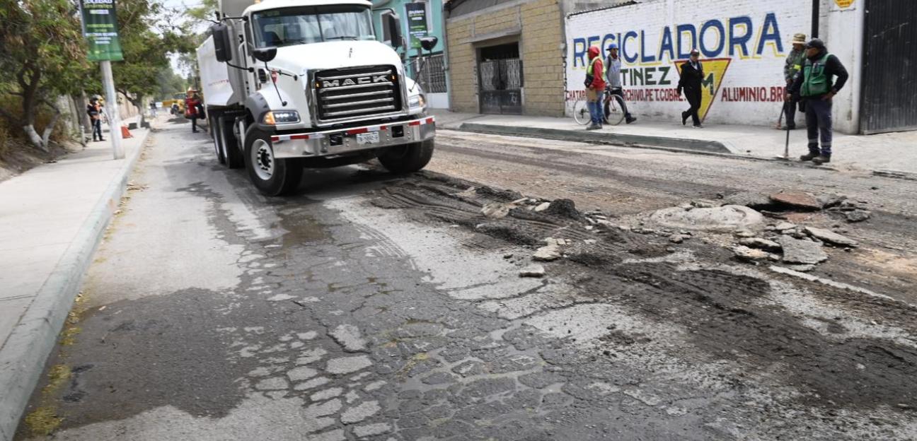Alcalde Juan Manuel Navarro da continuidad a más pavimentaciones en el centro de Soledad