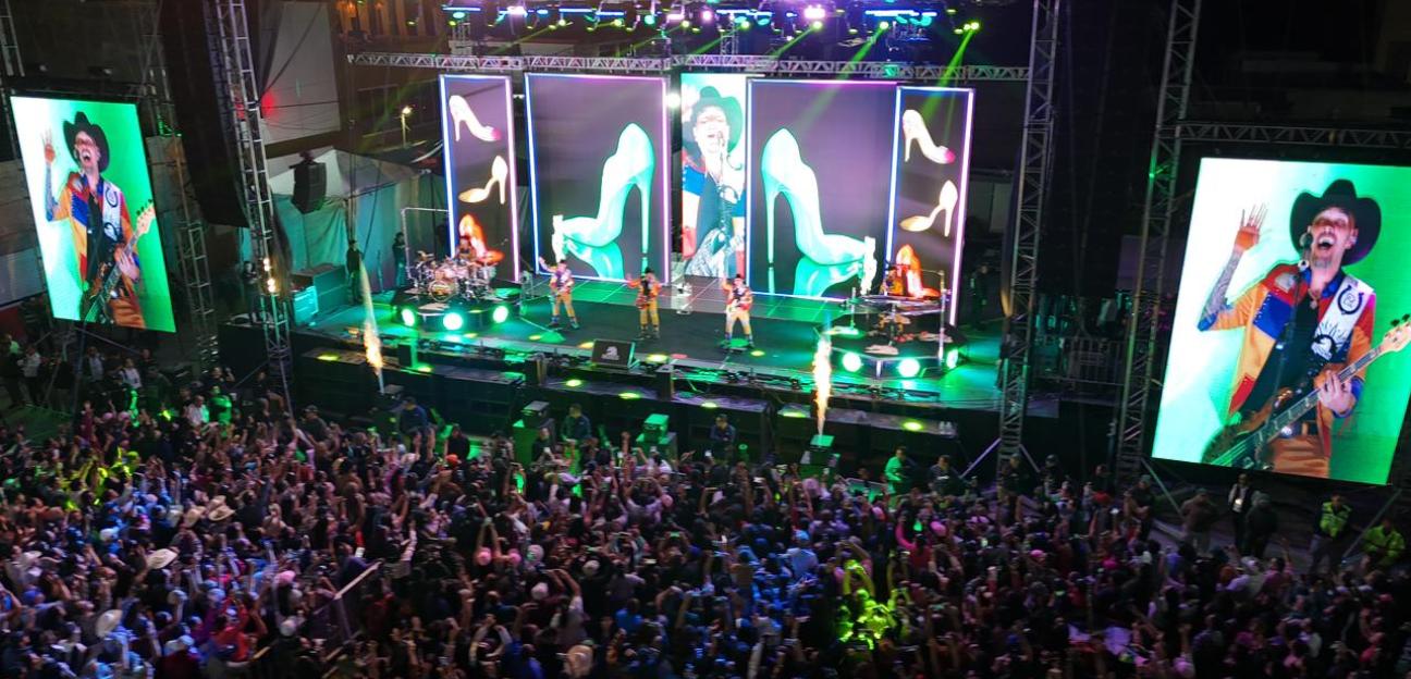 Juan Manuel Navarro y Ricardo Gallardo hacen vibrar a Soledad en la inauguración de la FENAE 2026