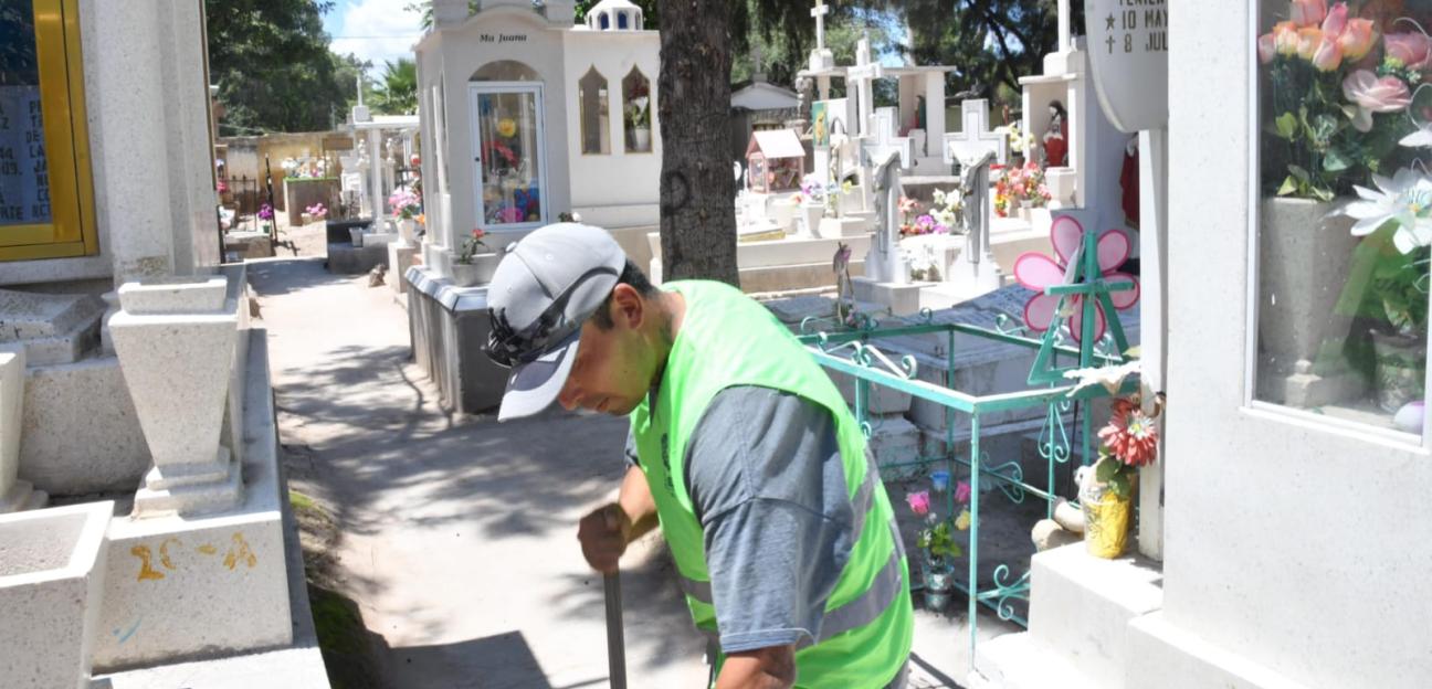 Soledad reporta listos panteones municipales para recibir a familias en el Día del Padre