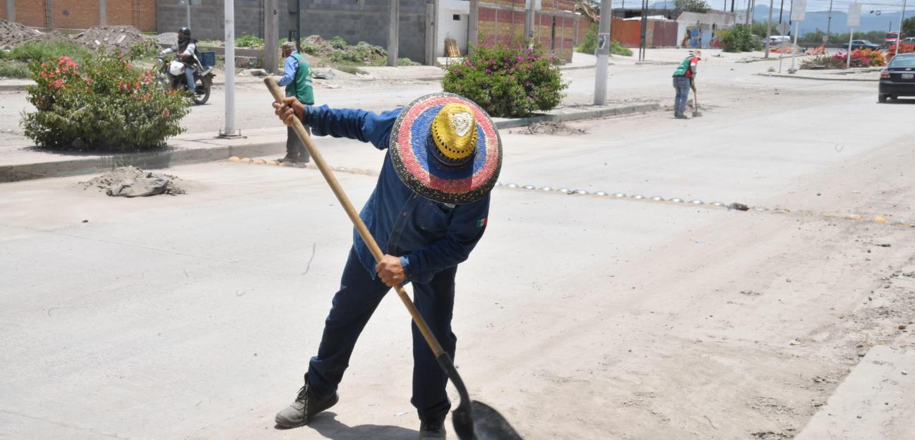 Tras lluvias recientes, Soledad intensifica limpieza en principales avenidas